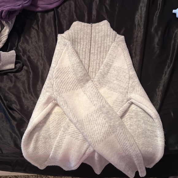 Grey sweater - Picture 4 of 4